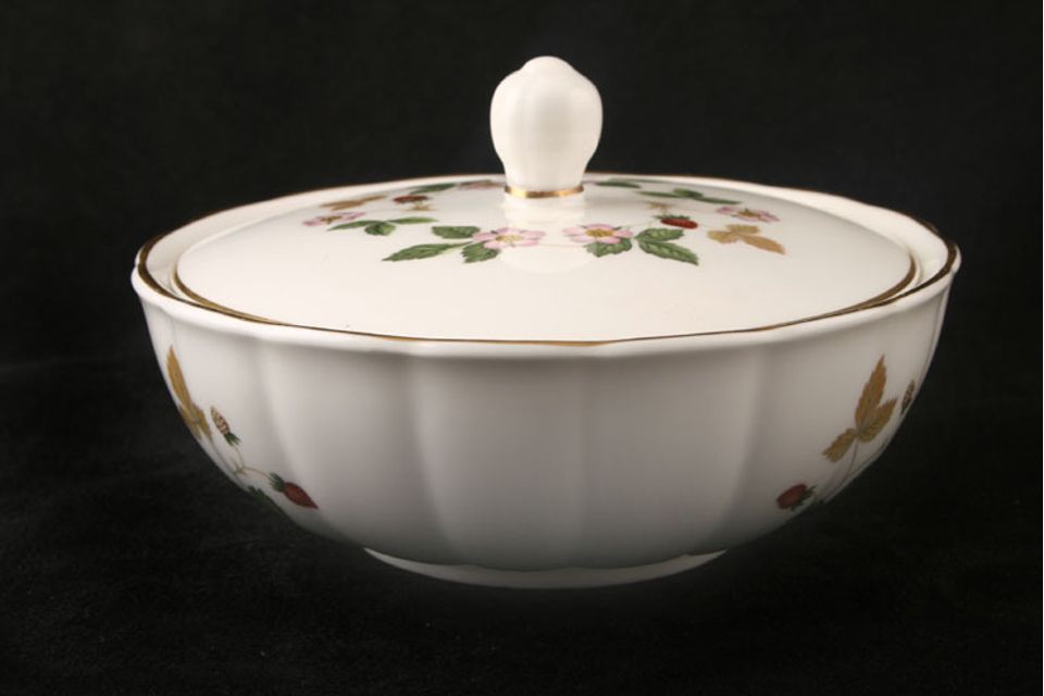 Wedgwood Wild Strawberry Murray Bowl Bowl with lid