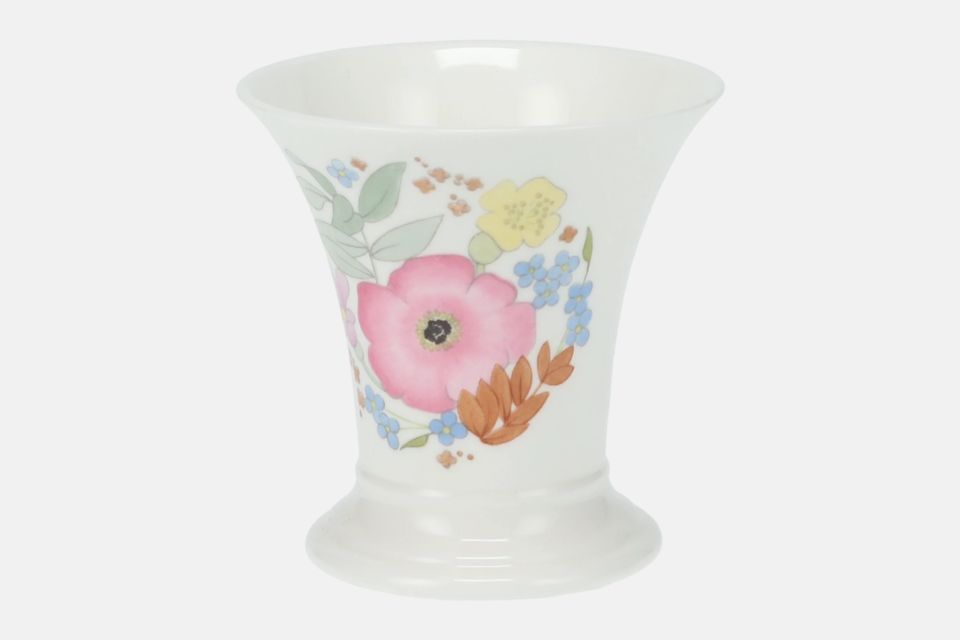 Wedgwood Meadow Sweet Vase posy 3 1/2"
