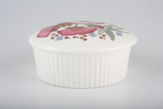 Wedgwood Meadow Sweet Box round - fluted 2 5/8"