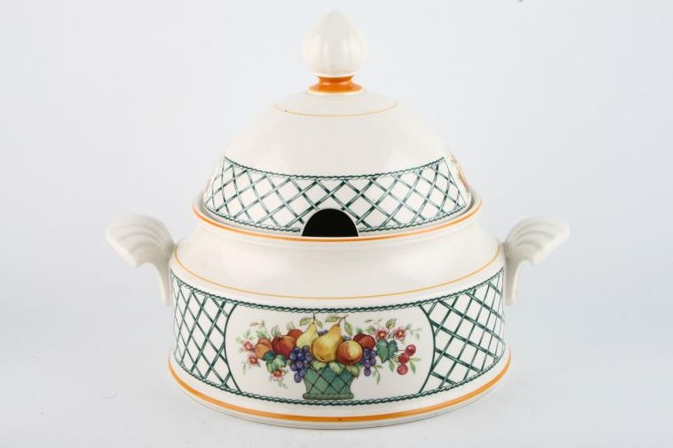 Villeroy & Boch Basket Vegetable Tureen with Lid Cut-out In Lid