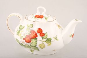 Queens Virginia Strawberry - Gold Edge - Swirl Embossed Teapot