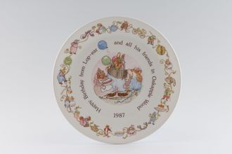 Wedgwood Oakapple Wood Picture / Wall Plate Birthday 1987 (Boxed) 8"