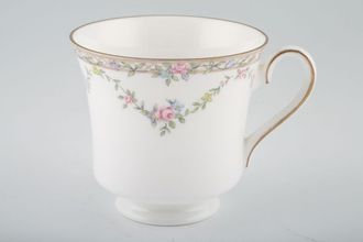 Elizabethan Garland Rose Teacup footed 3 1/2" x 3 1/8"